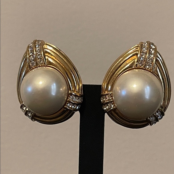 Vintage Ciner Faux Pearl Tear Drop Swarovski Crystal Clip-on Earrings - Picture 7 of 9